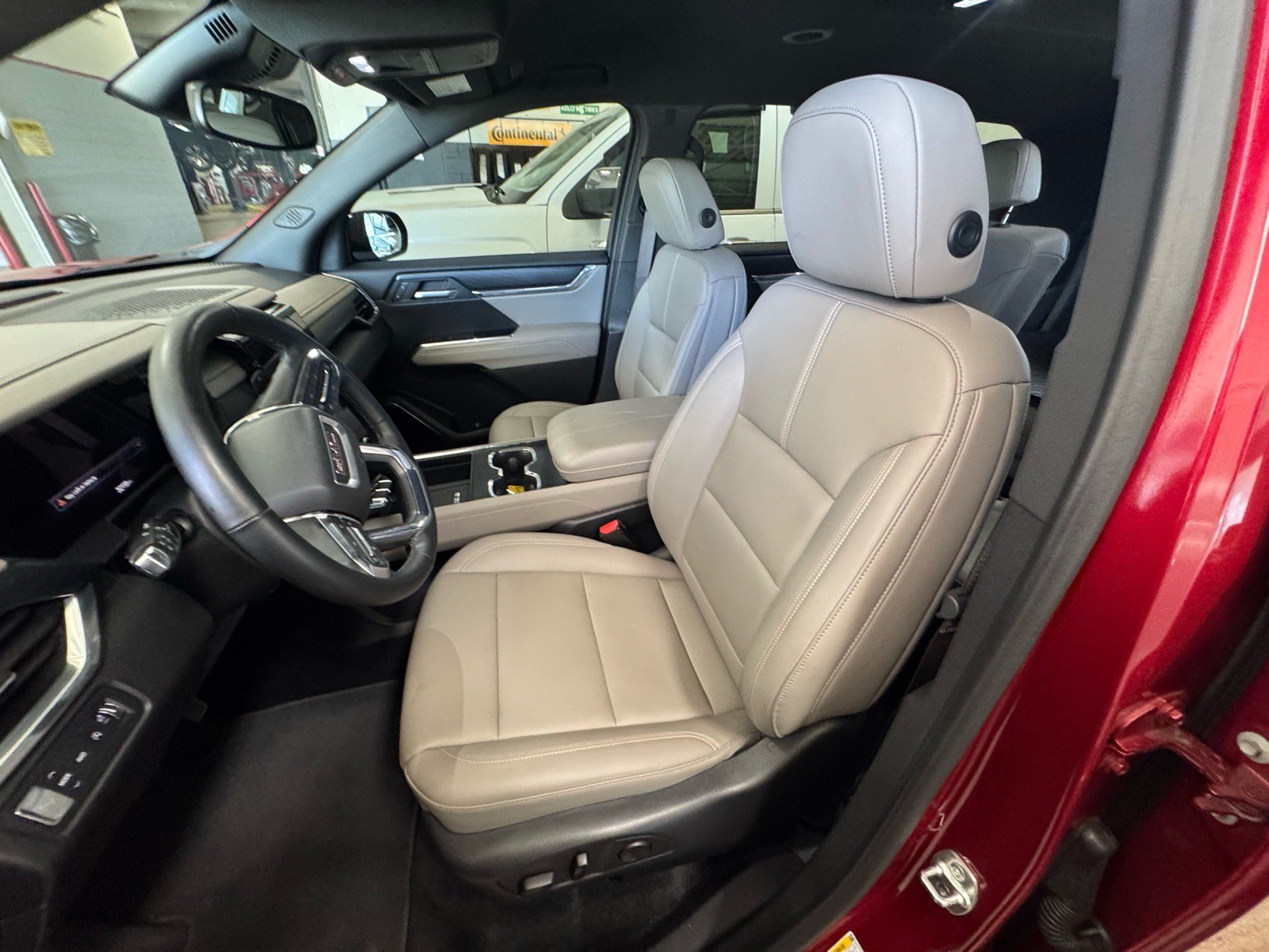 Used 2024 GMC Acadia Elevation w/ Black Edition AWD/4WD image 19