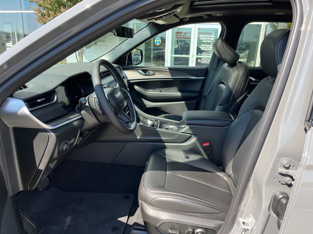 New 2027 Jeep Grand Cherokee L Limited w/ Limited Altitude Package AWD/4WD image 3