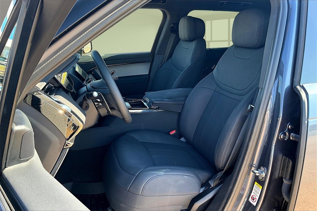 Certified 2025 Land Rover Range Rover Sport SE image 26