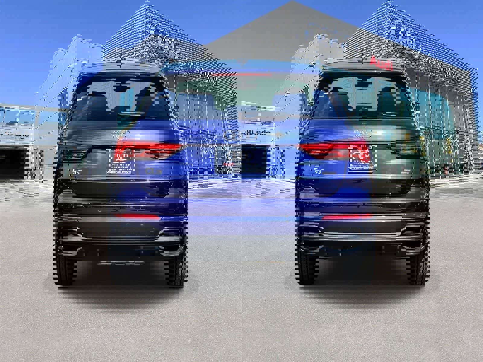 Used 2025 Audi Q3 2.0T Premium w/ Convenience Package image 3