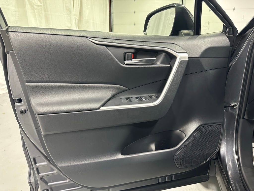 Used 2025 Toyota RAV4 XLE AWD/4WD image 6