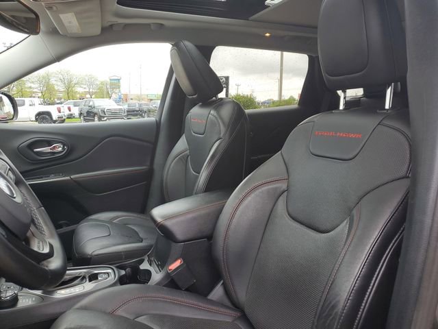 Used 2020 Jeep Cherokee Trailhawk AWD/4WD image 5