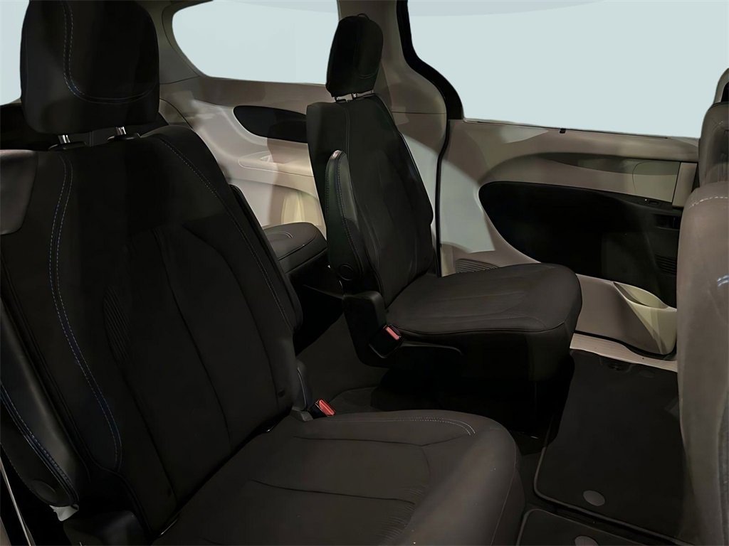 Used 2021 Chrysler Pacifica Touring image 24
