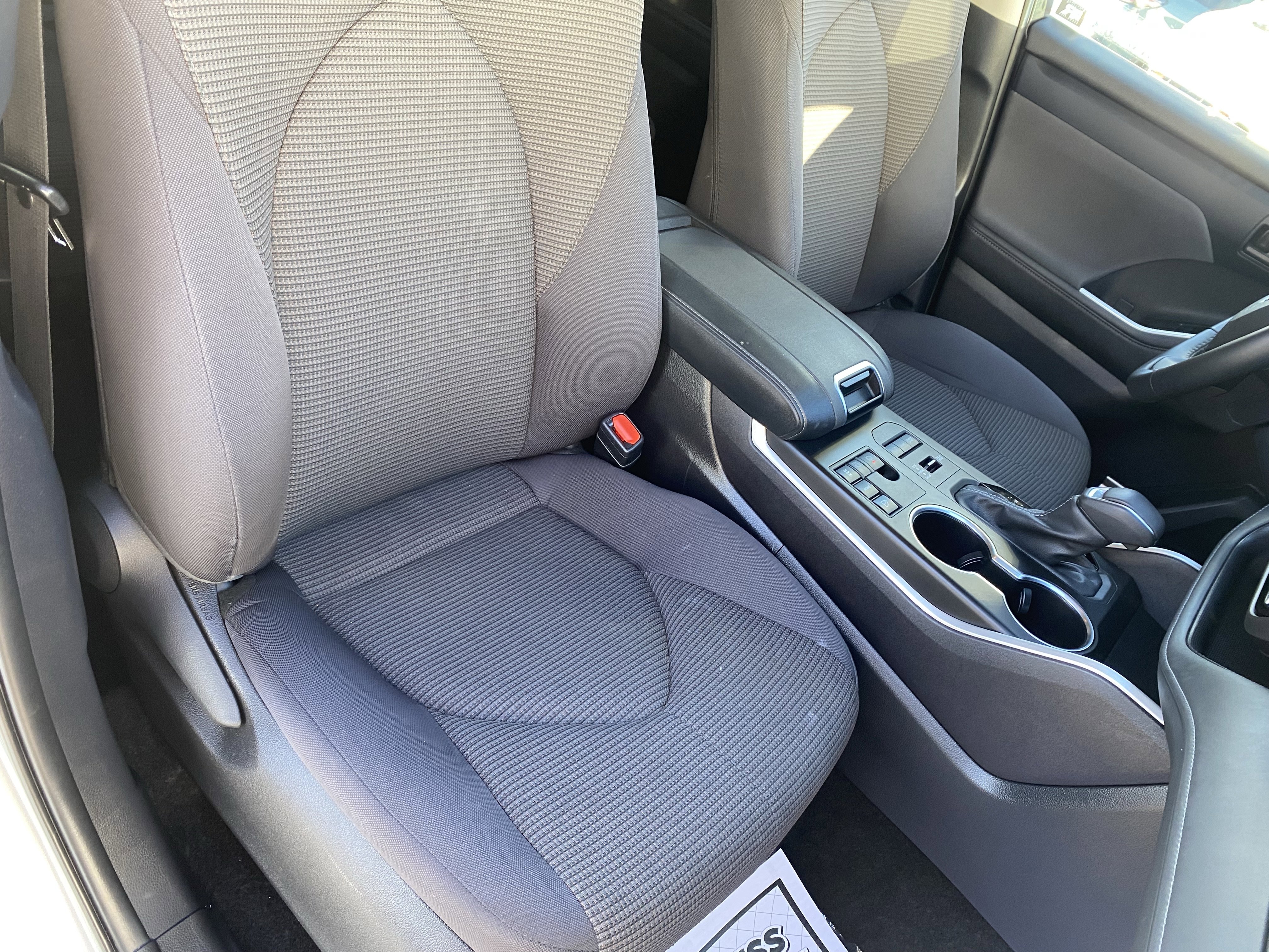 Used 2024 Toyota Highlander LE image 8