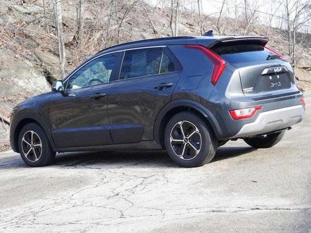 Used 2023 Kia Niro EX image 4