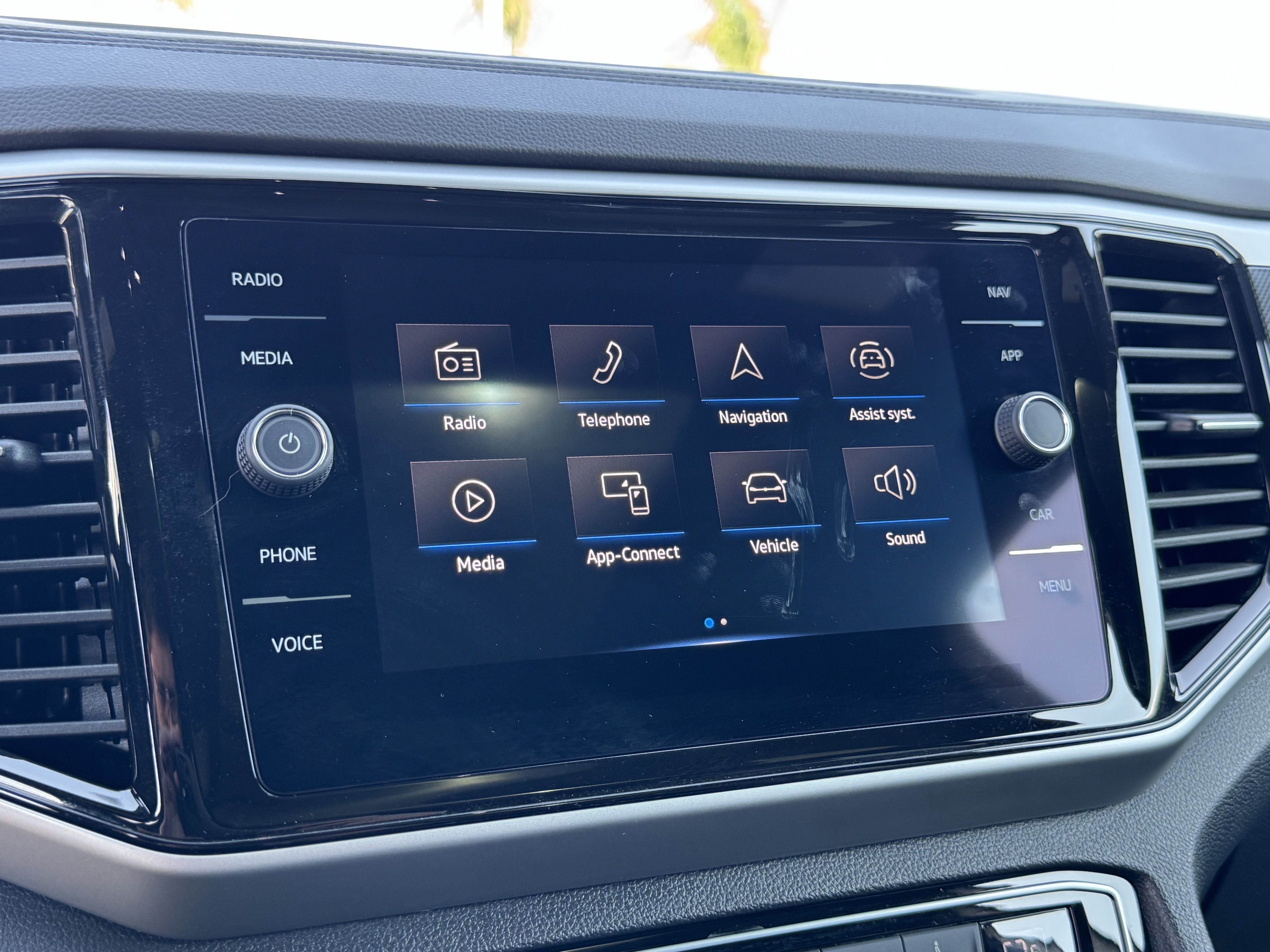 Certified 2023 Volkswagen Atlas Cross Sport SEL R-Line AWD/4WD image 27