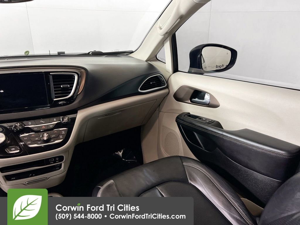 Used 2018 Chrysler Pacifica Touring-L Plus image 26