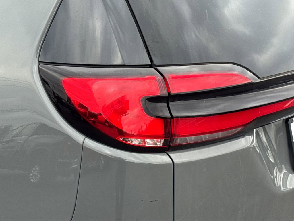 Used 2025 Chrysler Pacifica Limited image 6