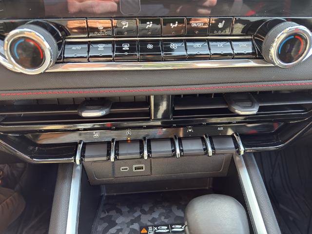 Used 2023 Chevrolet Colorado Z71 w/ Z71 Convenience Package 2 image 29