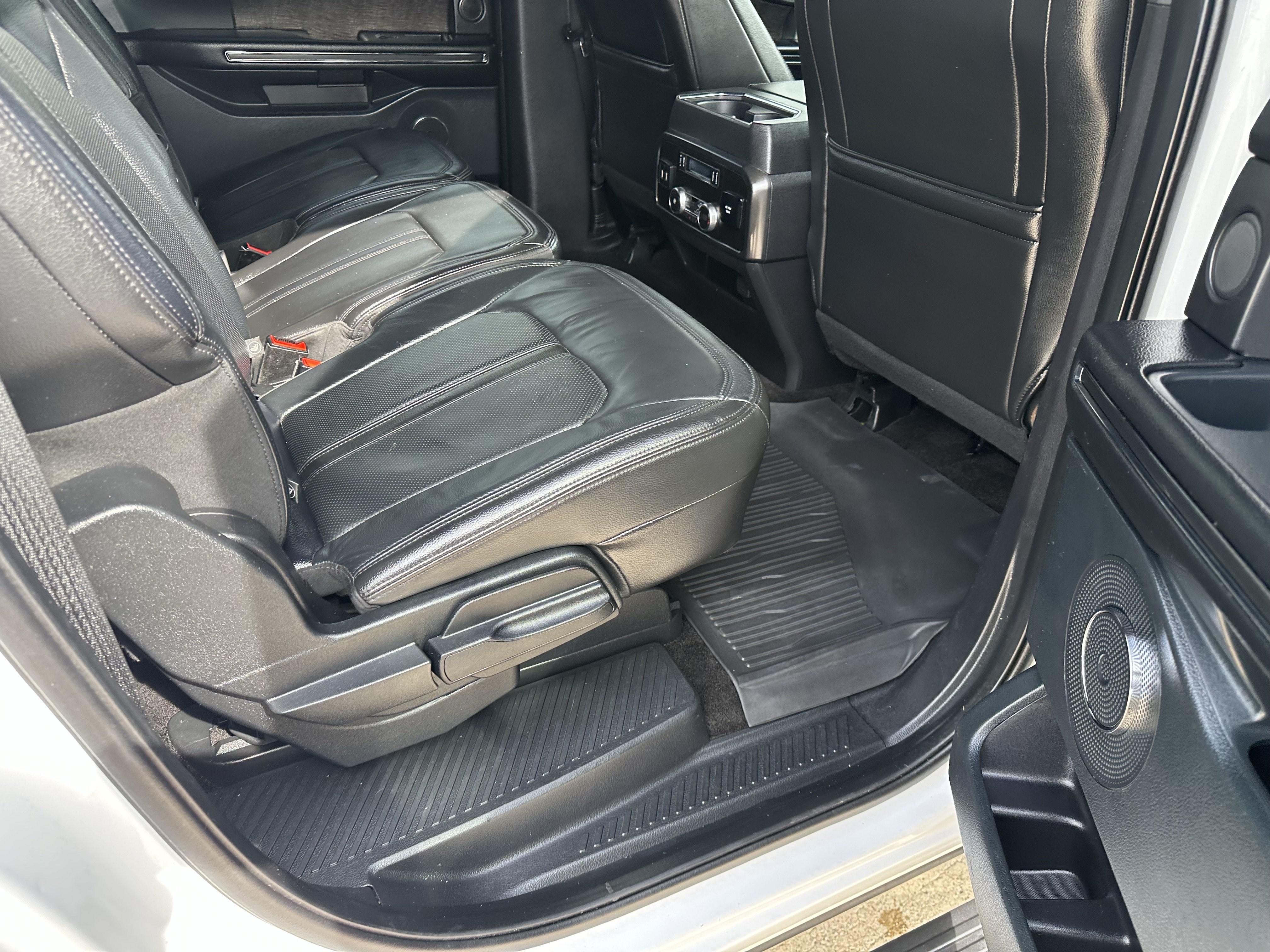 Used 2018 Ford Expedition Max Limited RWD image 5