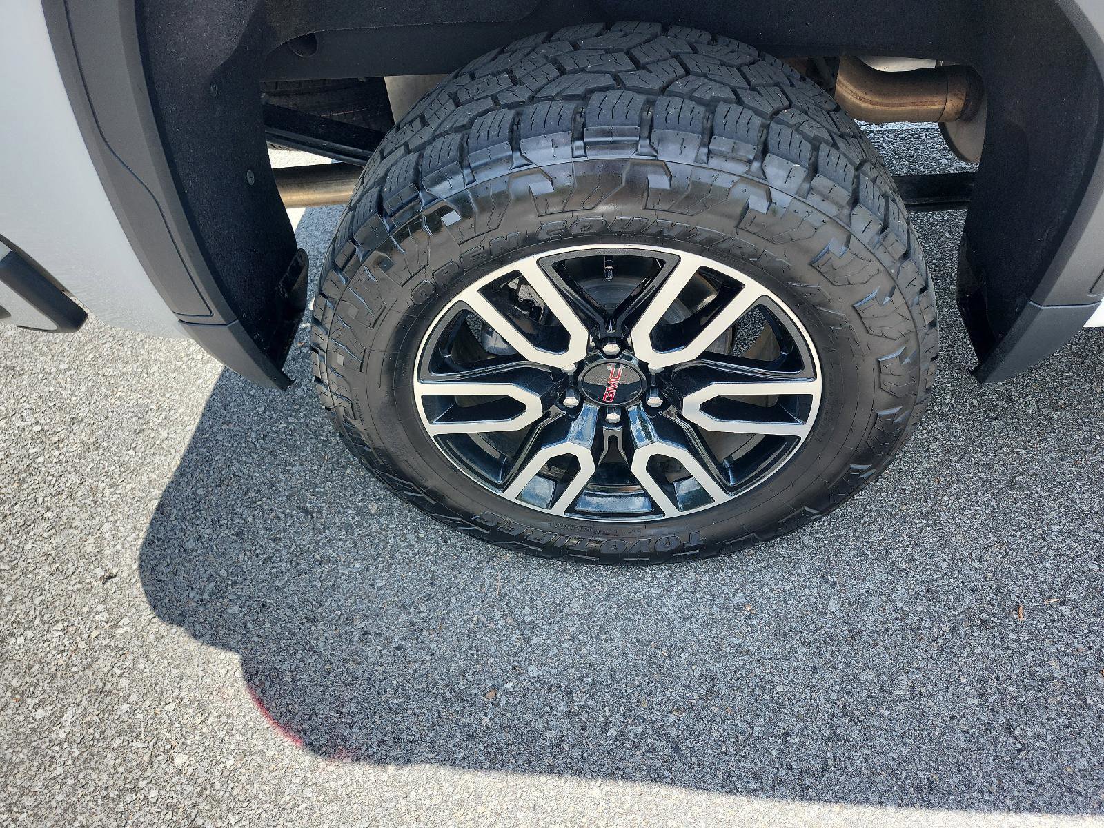 Used 2022 GMC Sierra 1500 AT4 w/ AT4 Premium Package image 6