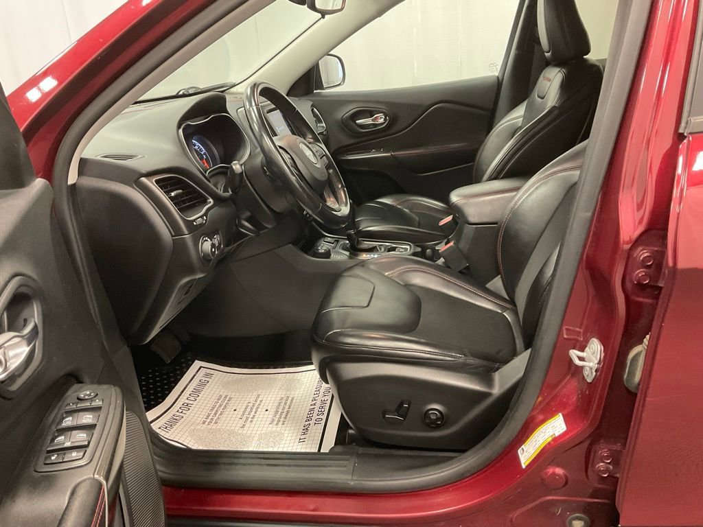 Used 2019 Jeep Cherokee Trailhawk w/ Cold Weather Group image 4