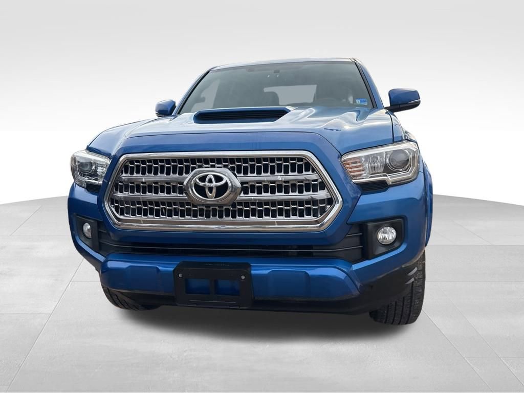 Used 2016 Toyota Tacoma TRD Sport image 16