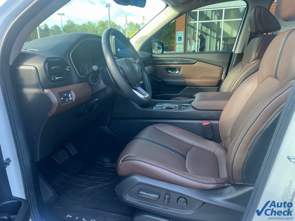 Used 2025 Honda Pilot Elite image 13
