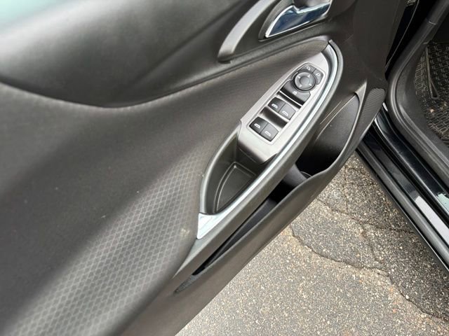 Used 2020 Chevrolet Malibu LT w/ Redline Edition image 14