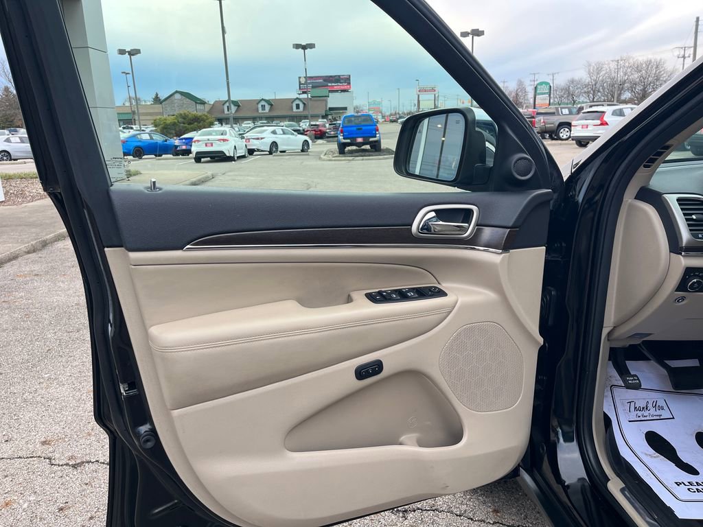 Used 2017 Jeep Grand Cherokee Limited w/ Luxury Group II image 12