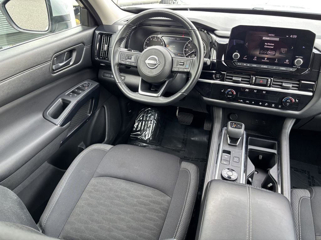 Used 2025 Nissan Pathfinder SV AWD/4WD image 22