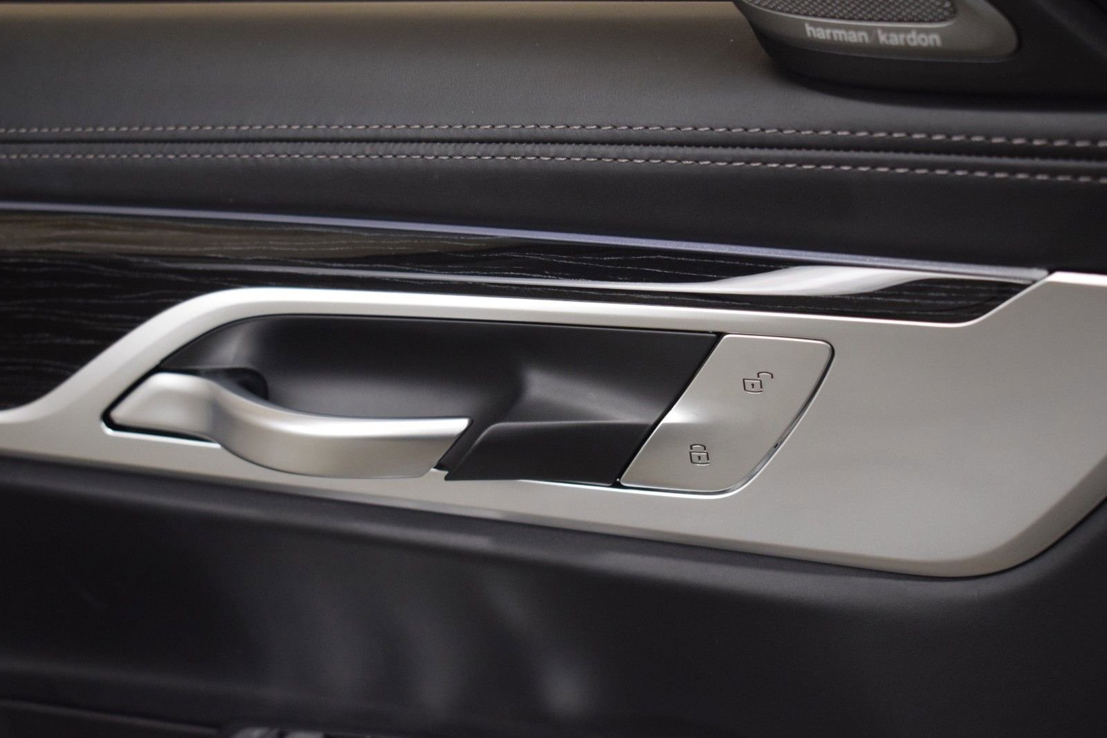 Used 2022 BMW 750i xDrive w/ Executive Package image 38