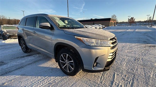 Used 2017 Toyota Highlander XLE image 7