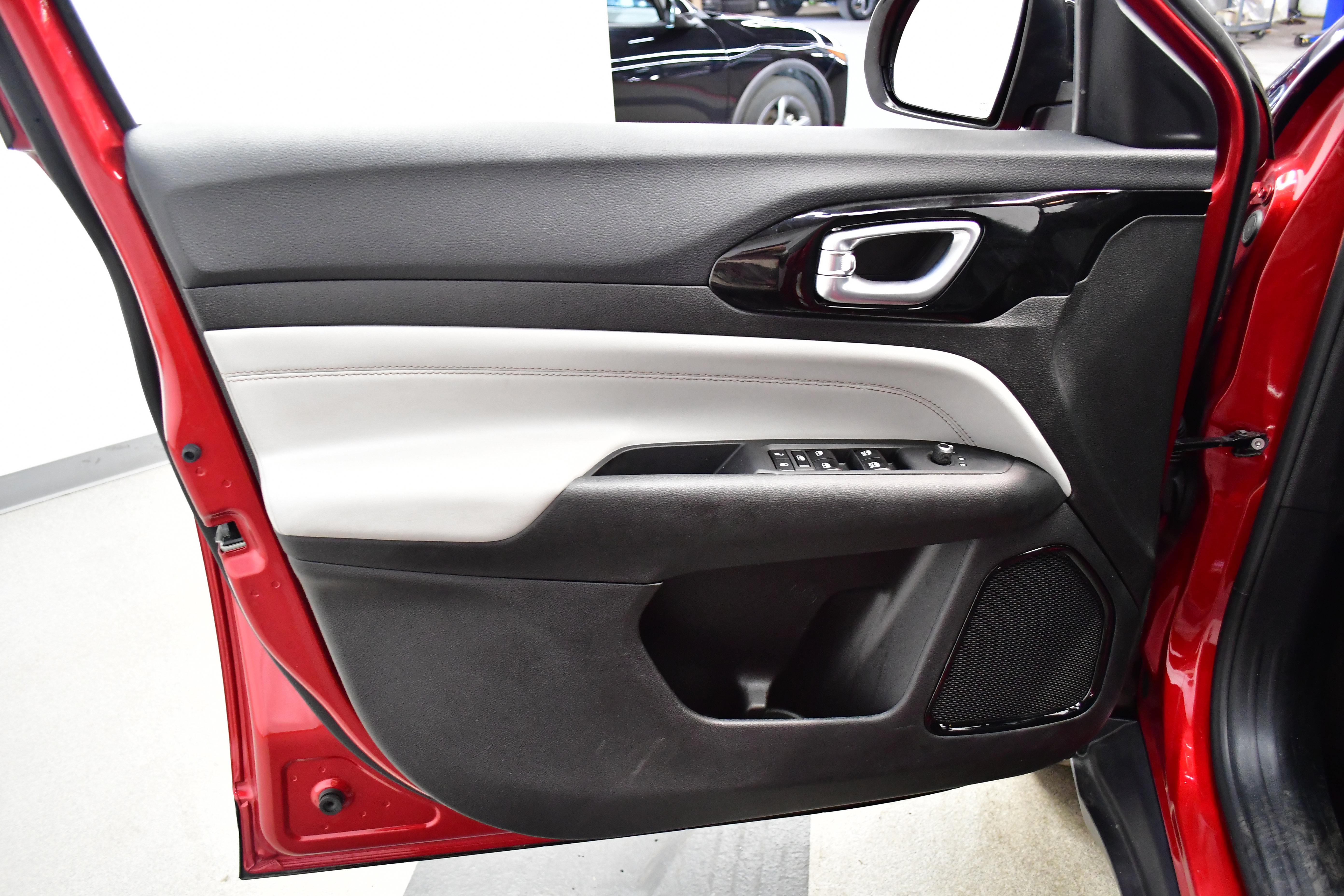 Used 2025 Jeep Compass Limited image 16