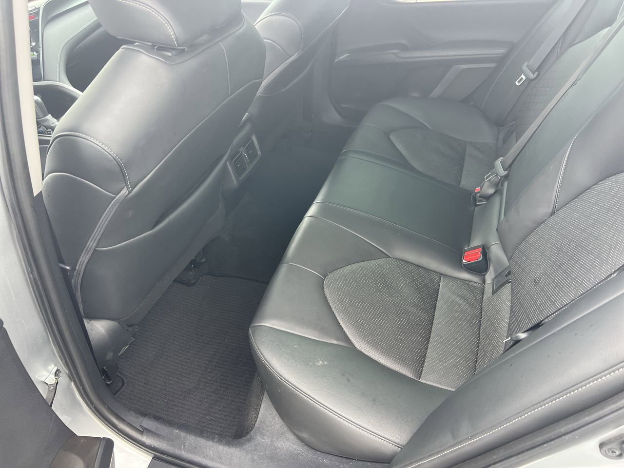 Used 2022 Toyota Camry XSE w/ Carpet Mat Package (TMS) FWD image 32