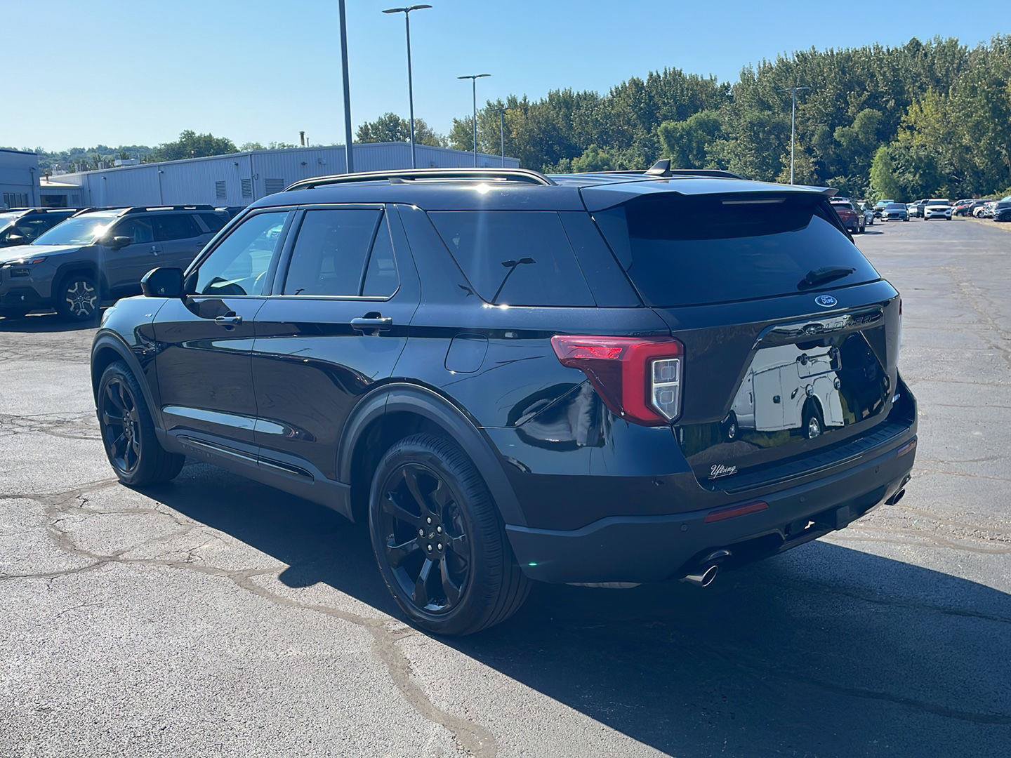Used 2023 Ford Explorer ST-Line w/ Class IV Trailer Tow Package AWD/4WD image 3