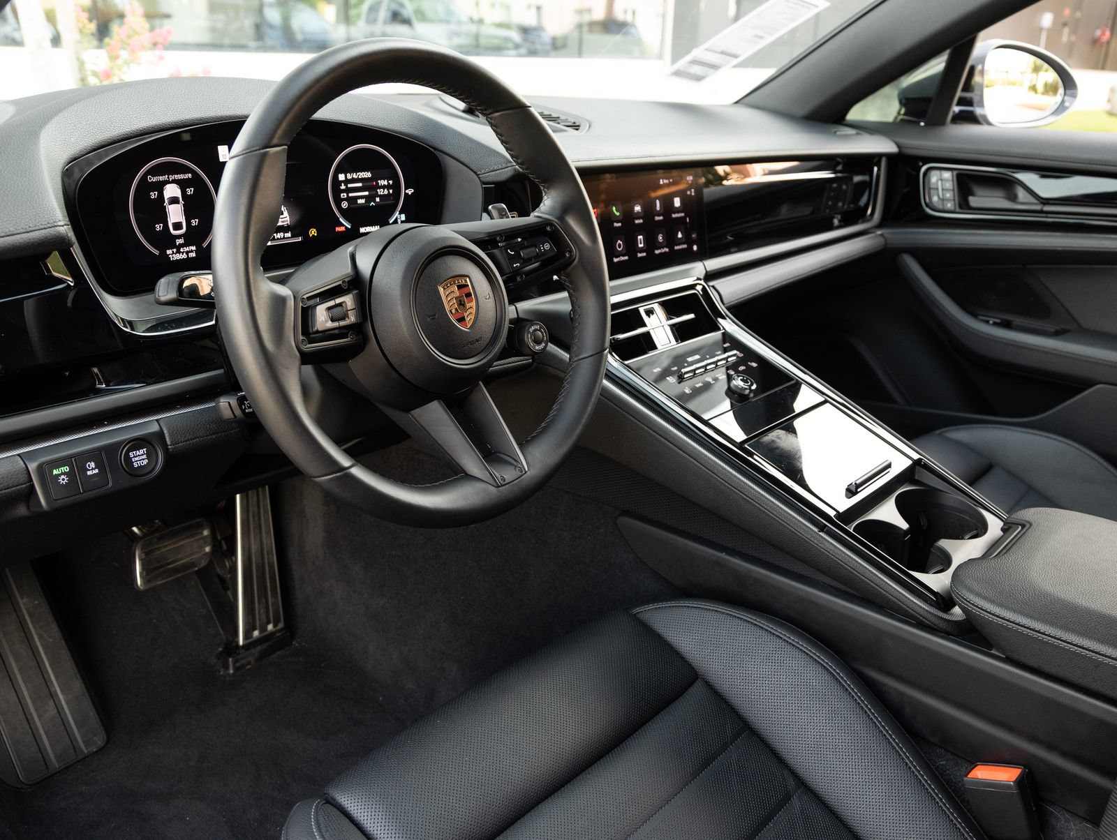 Certified 2025 Porsche Panamera image 3
