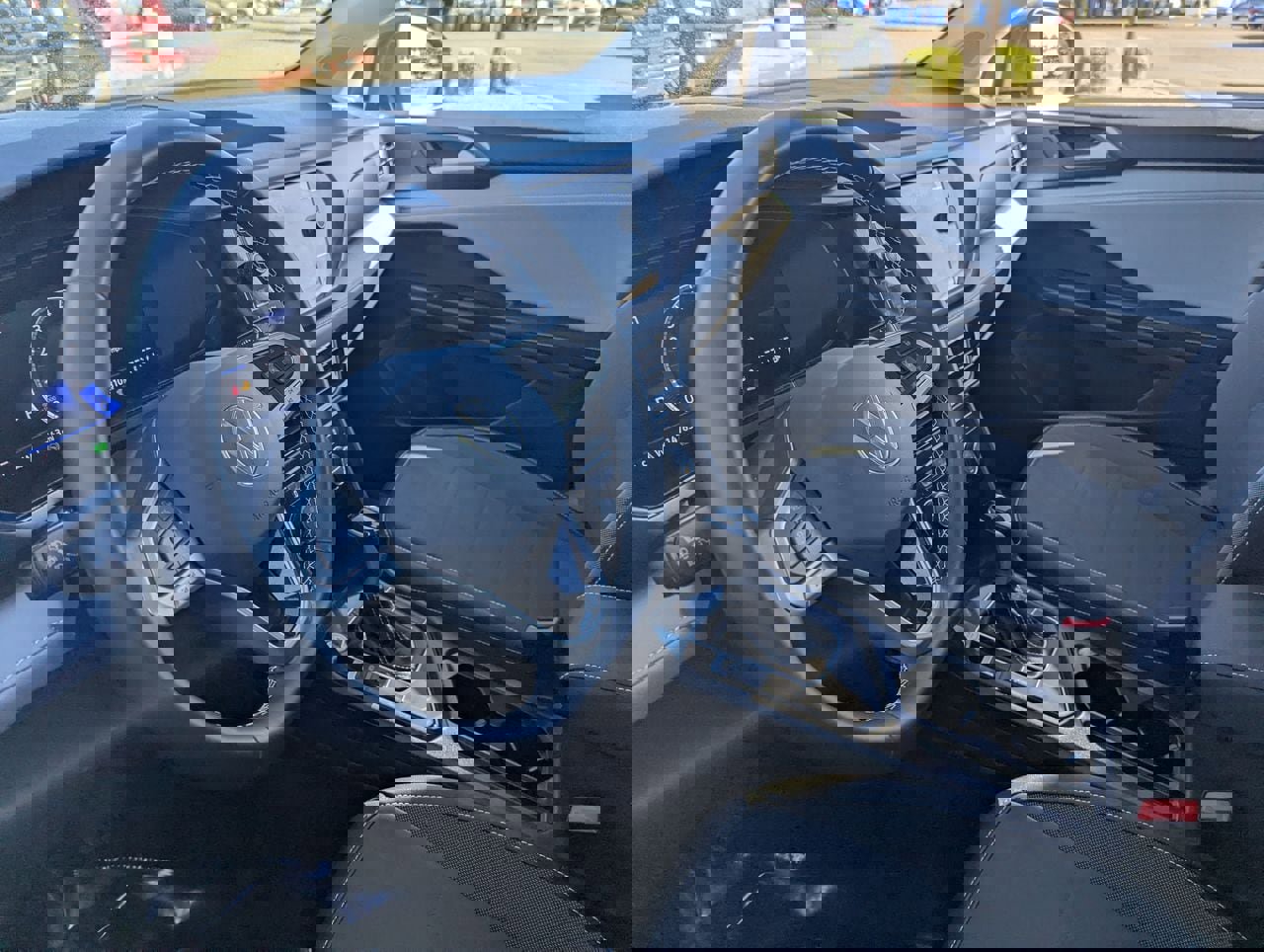 Used 2024 Volkswagen Taos SE w/ Panoramic Sunroof Package FWD image 18