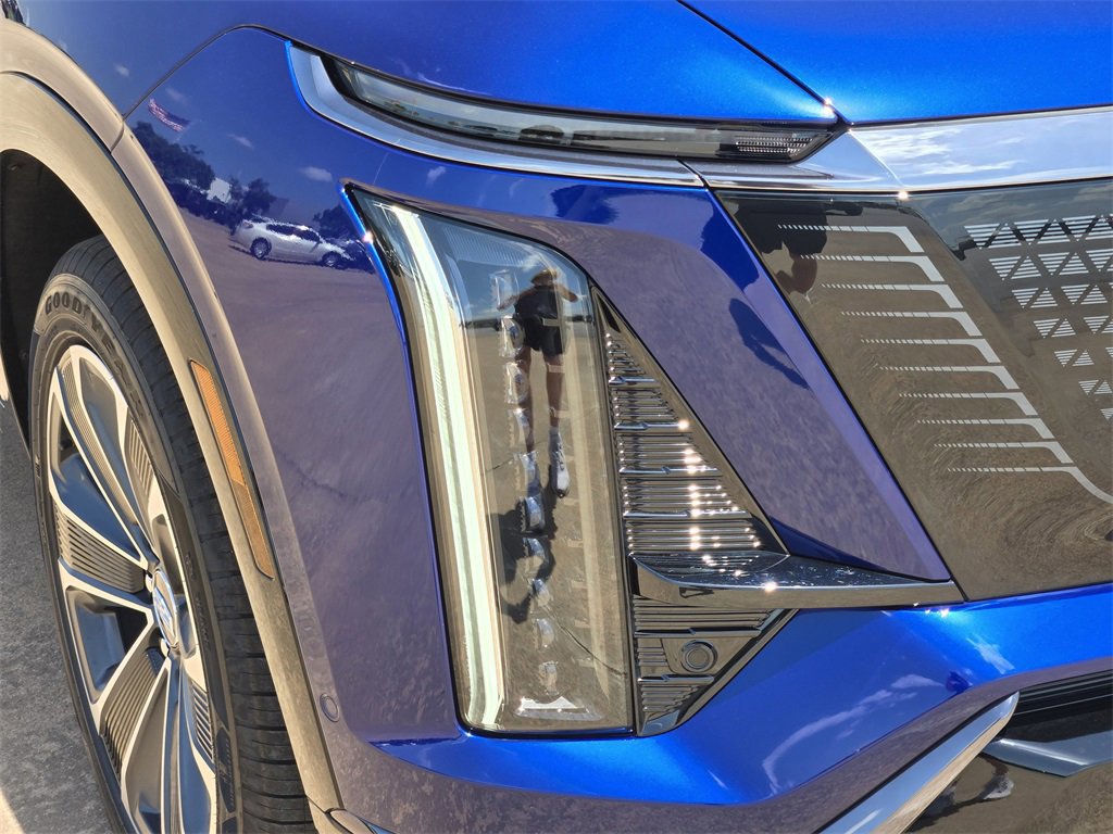 New 2026 Cadillac Vistiq Sport w/ LPO, Floor Liner Package image 9