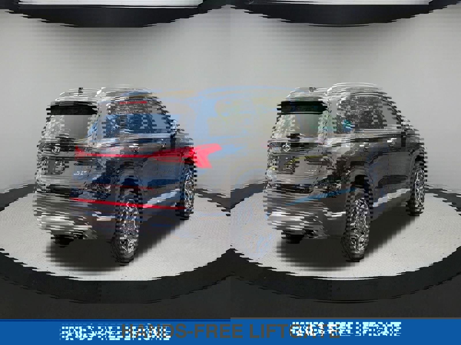 Used 2023 Hyundai Santa Fe Limited image 4
