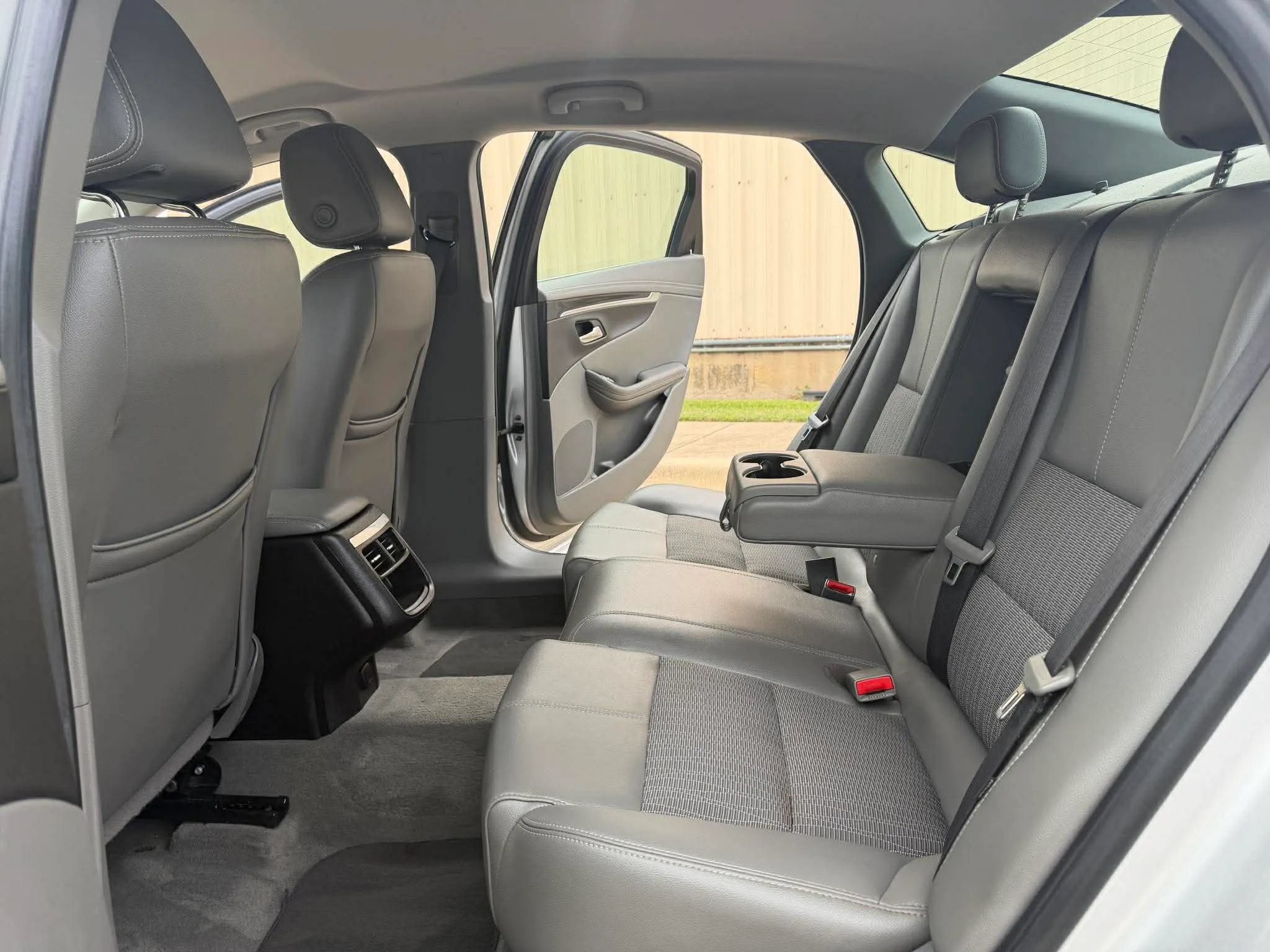 Used 2019 Chevrolet Impala LT FWD image 27