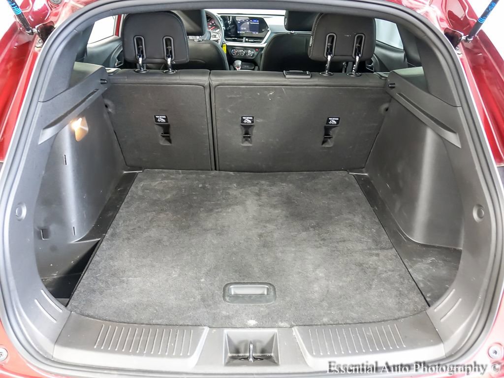 Used 2025 Chevrolet Trax RS w/ Driver Confidence Package FWD image 20