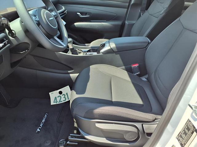 New 2025 Hyundai Tucson SE image 16