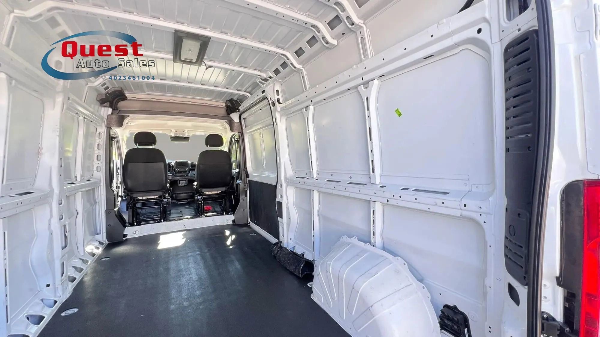 Used 2025 RAM ProMaster 2500 w/ Convenience Group FWD image 14