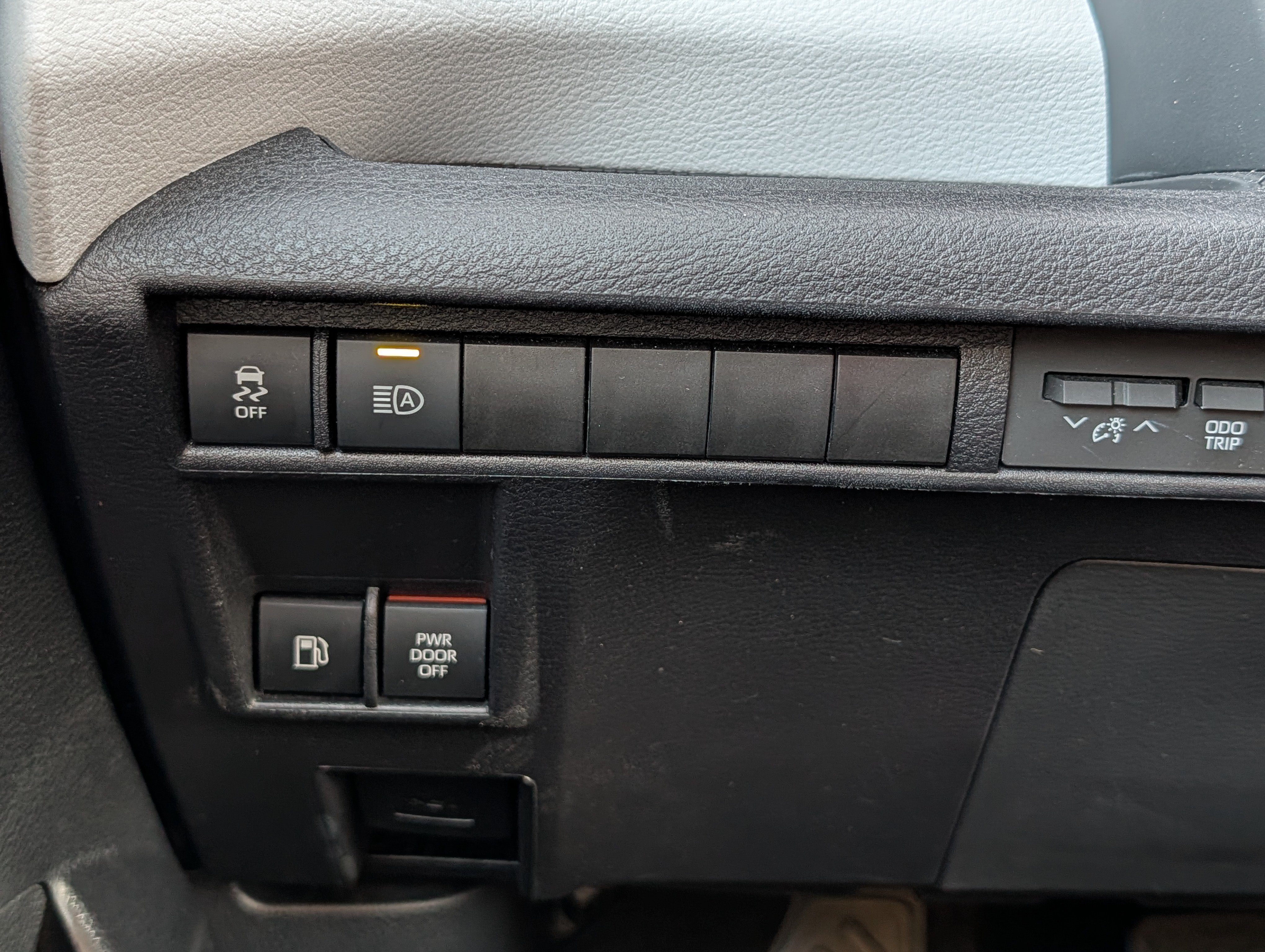 Used 2025 Toyota Sienna LE FWD image 26