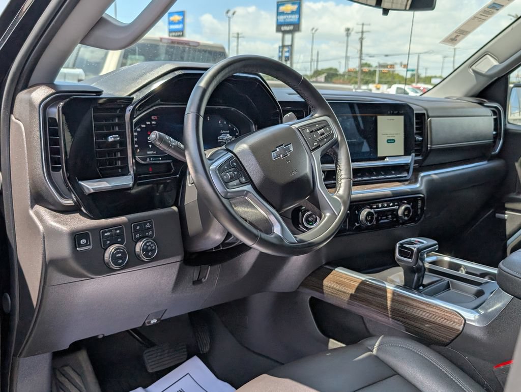 Used 2024 Chevrolet Silverado 1500 RST AWD/4WD image 4