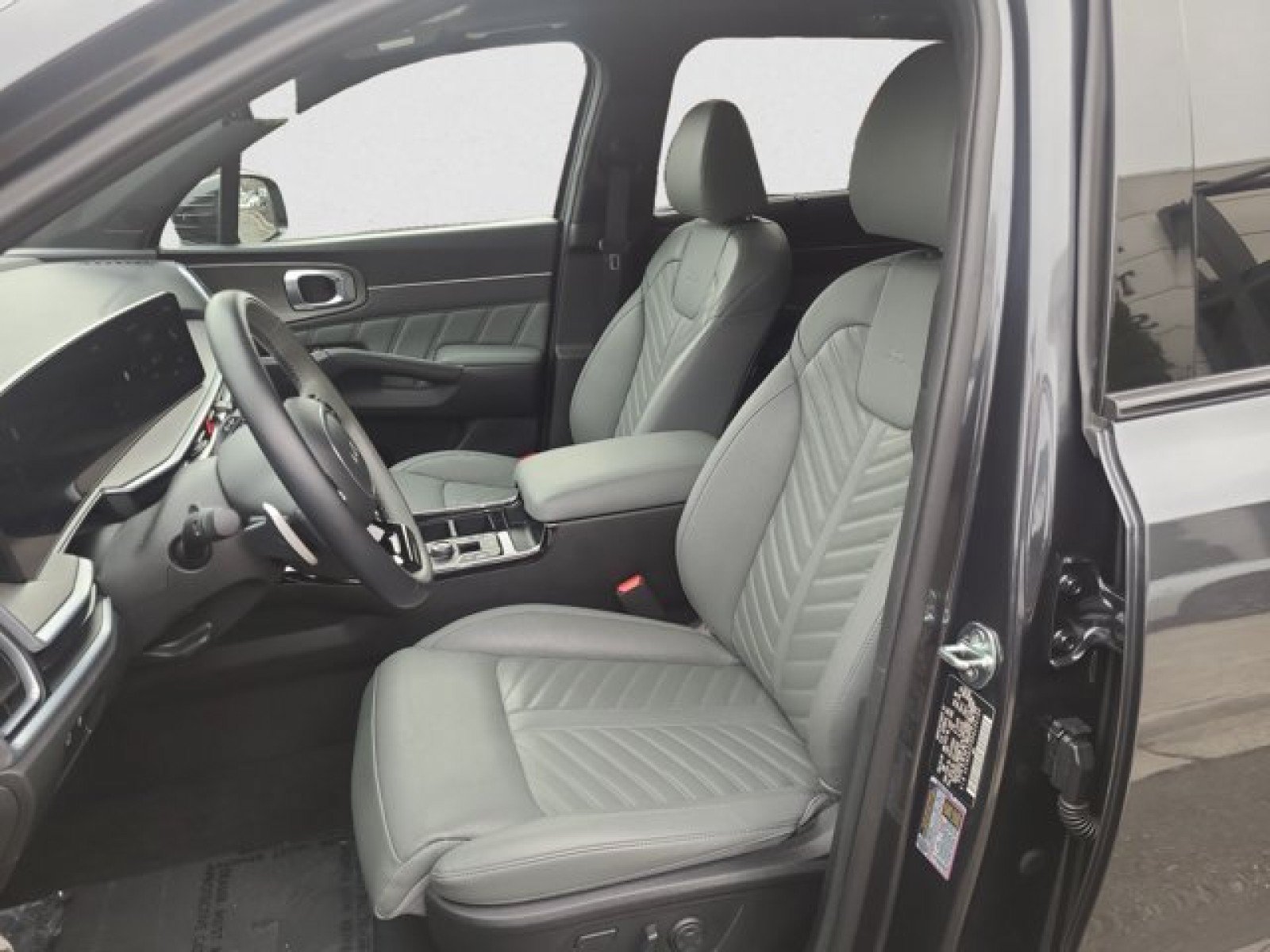 Used 2024 Kia Sorento SX Prestige w/ Sage Leather Package AWD/4WD image 11