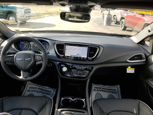 New 2026 Chrysler Pacifica Limited w/ S Appearance Package AWD/4WD image 17