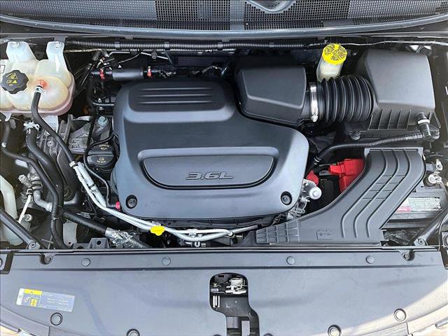 Used 2021 Chrysler Pacifica Touring-L w/ Premium & Safety Sphere Group FWD image 11