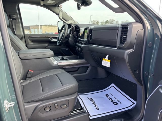 New 2026 Chevrolet Silverado 2500 LTZ w/ LTZ Premium Package AWD/4WD image 24