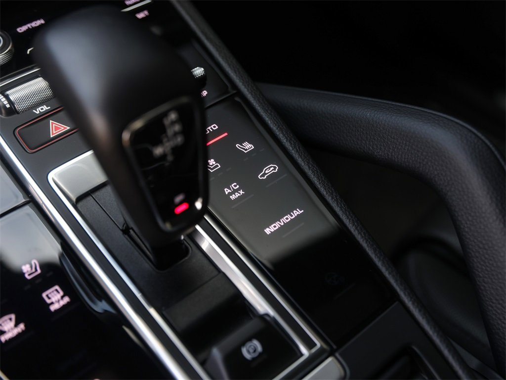 Certified 2023 Porsche Cayenne Platinum Edition image 29