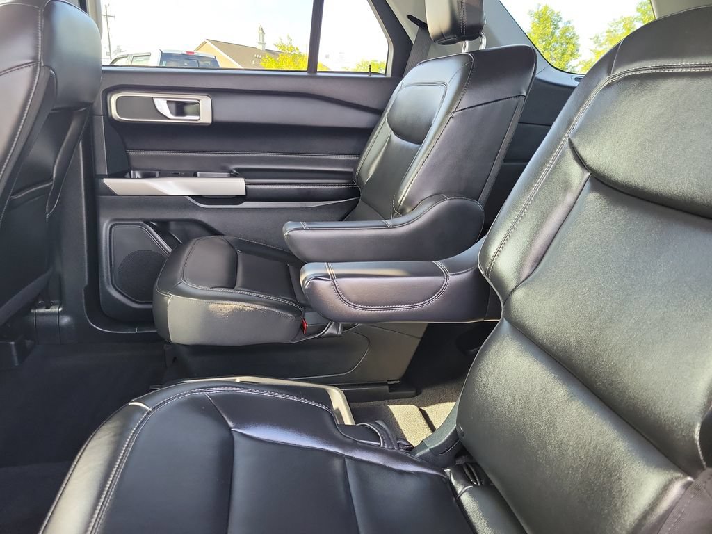 Certified 2021 Ford Explorer XLT w/ Equipment Group 202A AWD/4WD image 12