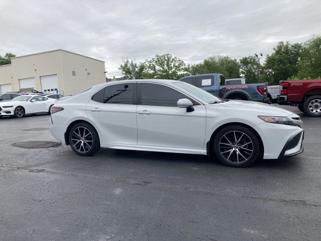Used 2022 Toyota Camry SE w/ Cold Weather Package AWD/4WD image 9