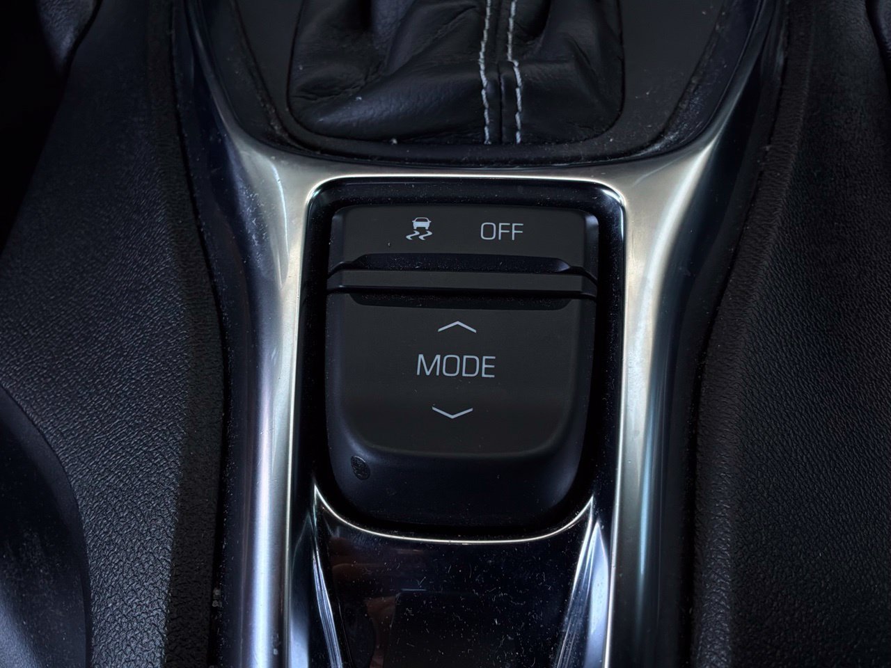 Used 2023 Chevrolet Camaro LT RWD image 25