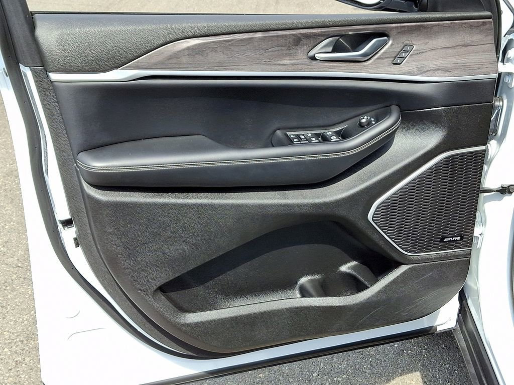 Used 2023 Jeep Grand Cherokee 4WD 4xe image 12
