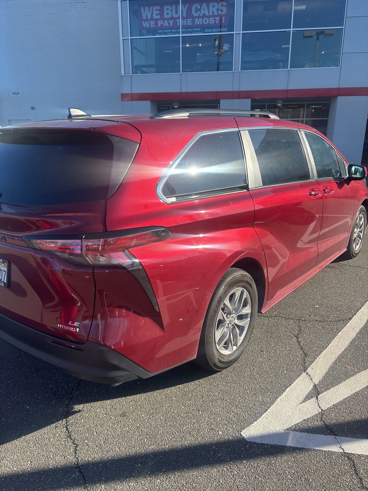 Used 2022 Toyota Sienna LE image 6