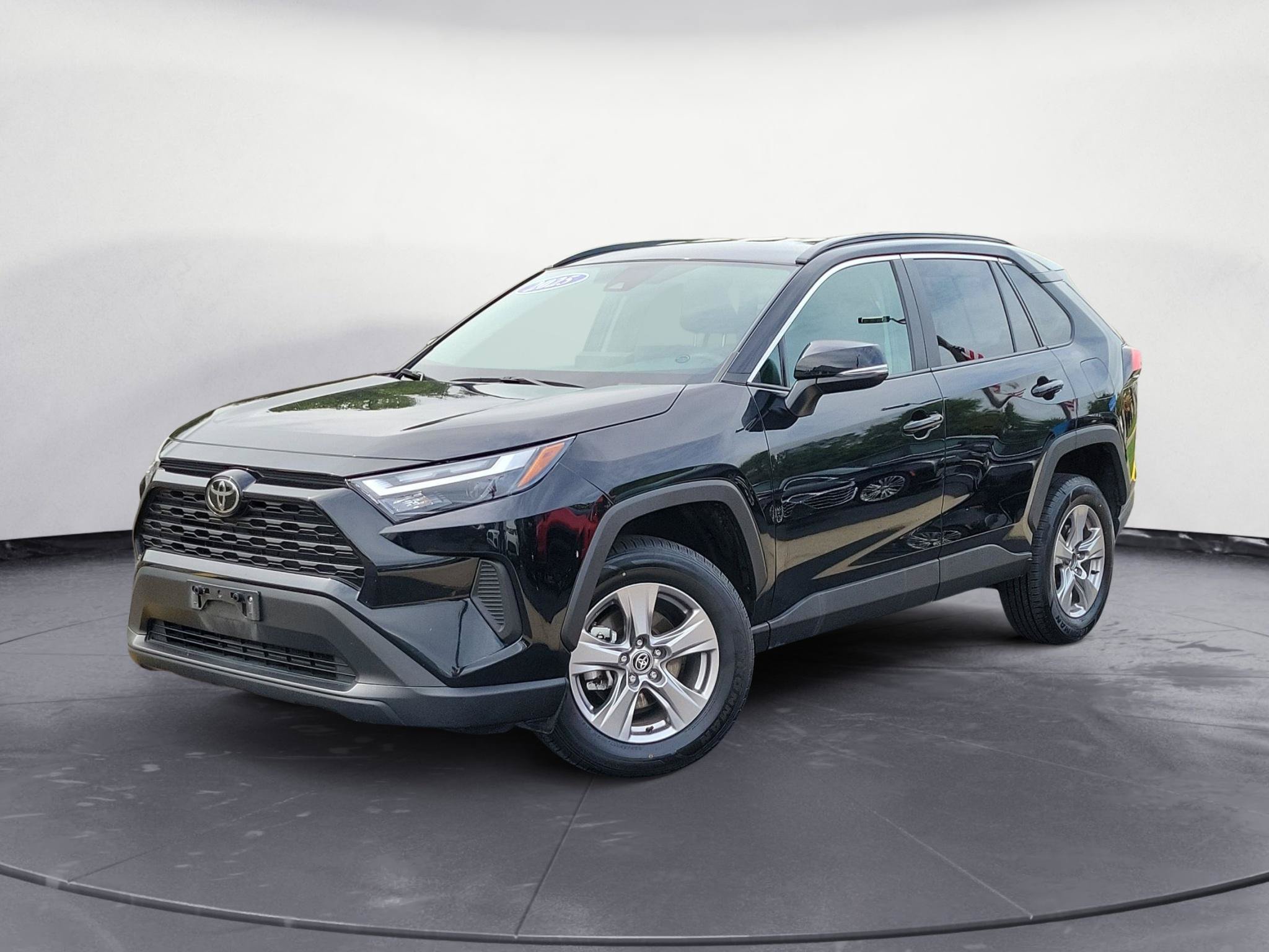 Used 2025 Toyota RAV4 XLE FWD image 1