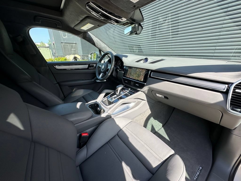 Certified 2023 Porsche Cayenne Turbo AWD/4WD image 37