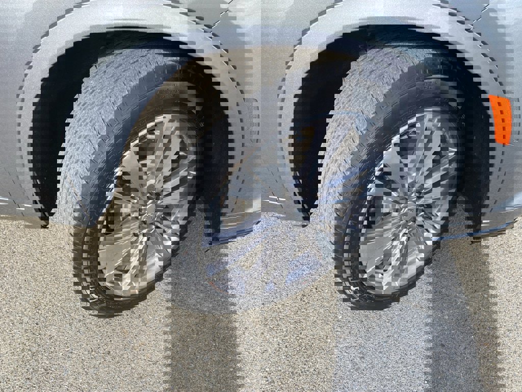 Used 2025 Cadillac XT6 Premium Luxury image 6