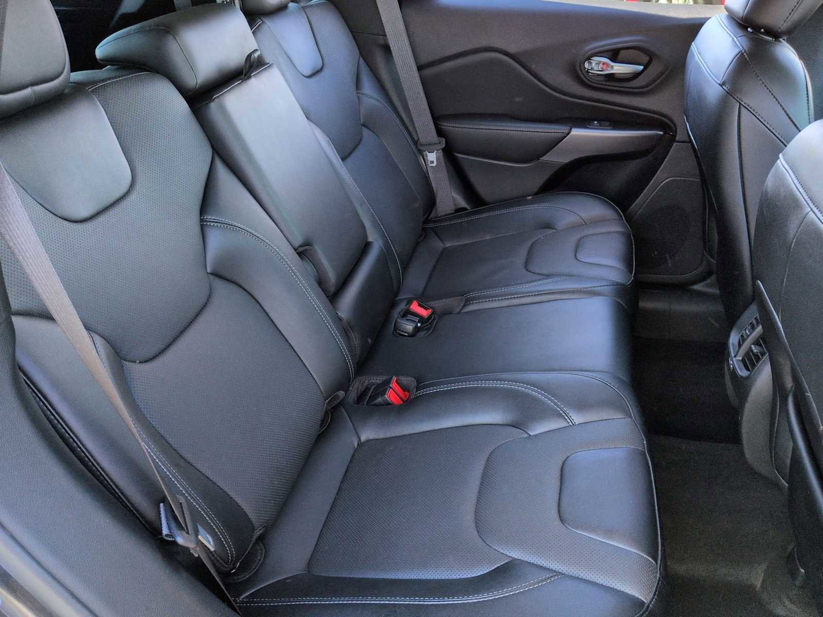 Used 2022 Jeep Cherokee Latitude Lux w/ Sun & Sound Group image 22